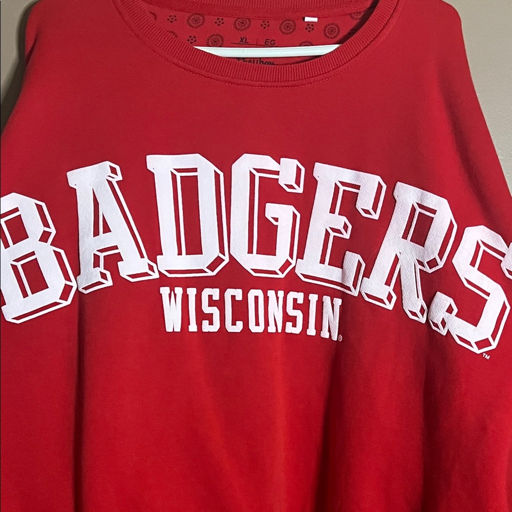 😄Red sweatshirt Wisconsin Badgers Xl drop shoulders oversized